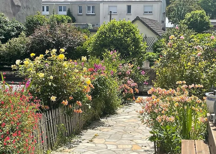 Au Bord De L'o 펜션 생로