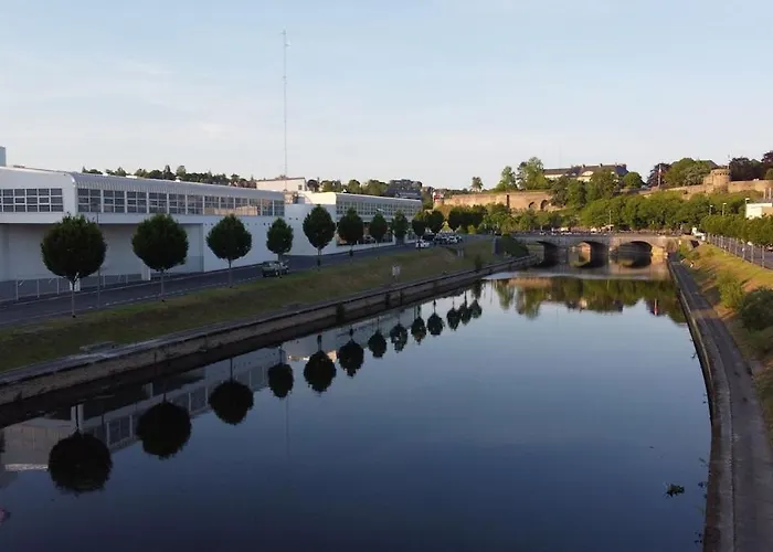 Au Bord De L'o 펜션 생로